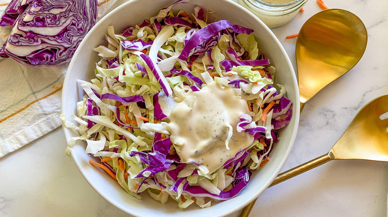 Aderezo Cremoso para Ensalada de Col: La Receta Perfecta y Versátil para Toda Ocasión