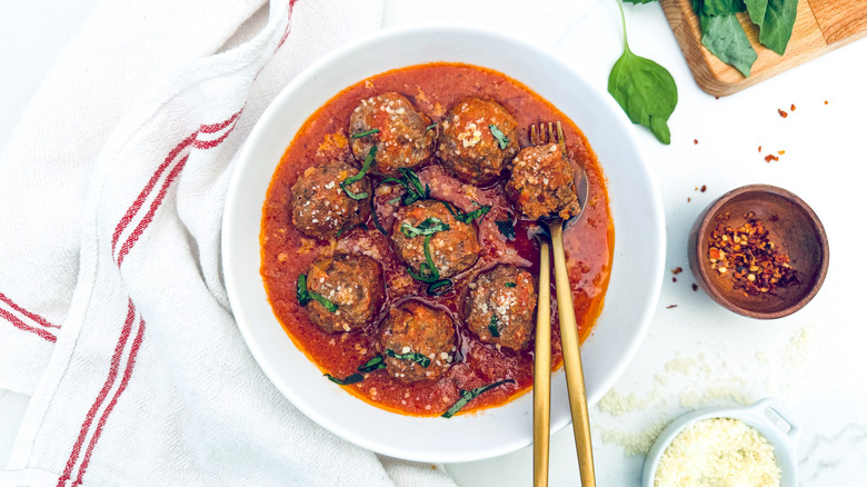 Albóndigas Italianas Clásicas: Receta Auténtica con Salsa Marinara Casera