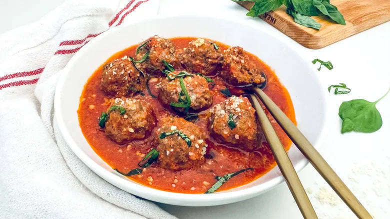 Albóndigas Italianas Clásicas: Receta Auténtica con Salsa Marinara Casera
