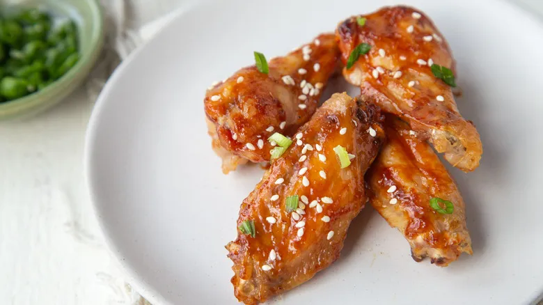 Alitas de Pollo Cantonés BBQ al Horno: Receta Crujiente y Deliciosa