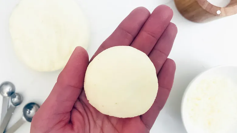 Arepas Rellenas de Queso: La Receta Perfecta y Tradicional para Disfrutar en Casa