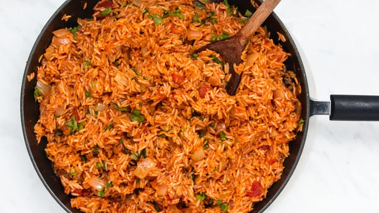 Arroz Mexicano Casero: La Receta Imprescindible para un Platillo Básico y Sabroso