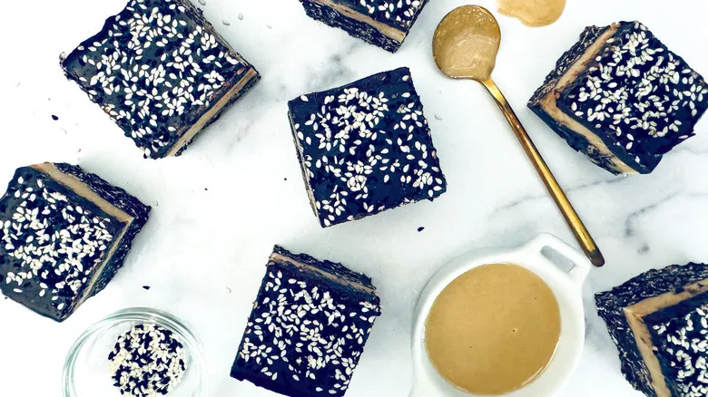 Barras de Chocolate Rellenas de Tahini Salado: Una Delicia Saludable y Exquisita