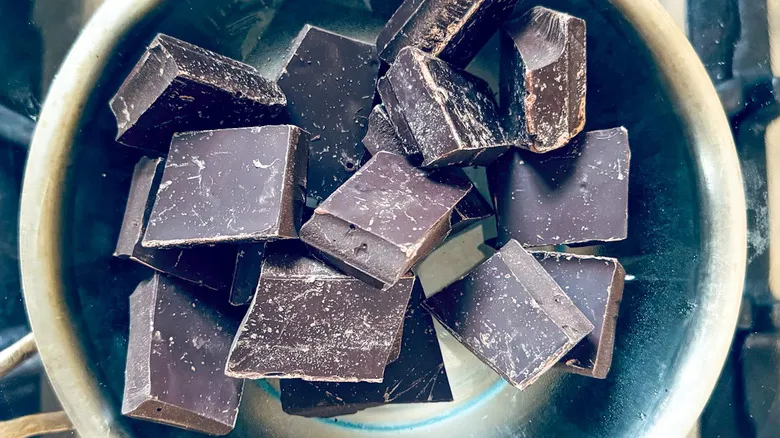 Barras de Chocolate Rellenas de Tahini Salado: Una Delicia Saludable y Exquisita