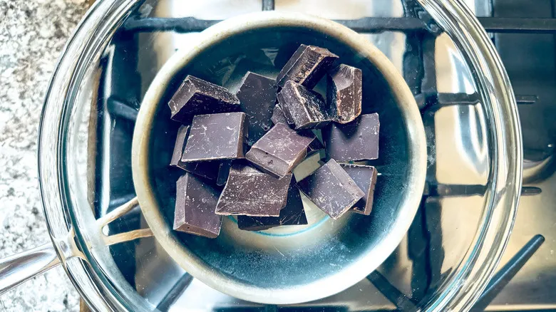 Barras de Chocolate Rellenas de Tahini Salado: Una Delicia Saludable y Exquisita