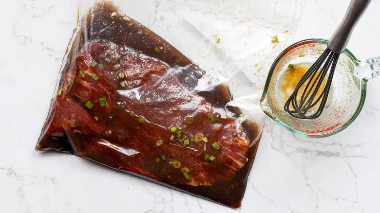 Bistec Flat Iron al Horno: Receta Fácil para un Platillo Jugoso y Tierno