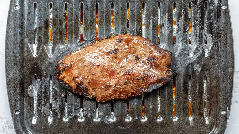 Bistec Flat Iron al Horno: Receta Fácil para un Platillo Jugoso y Tierno