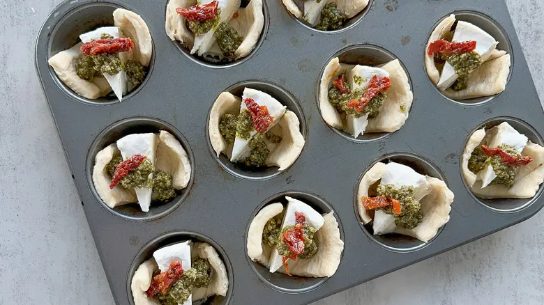 Bocaditos de Brie con Pesto: El Aperitivo Elegante y Fácil para Impresionar