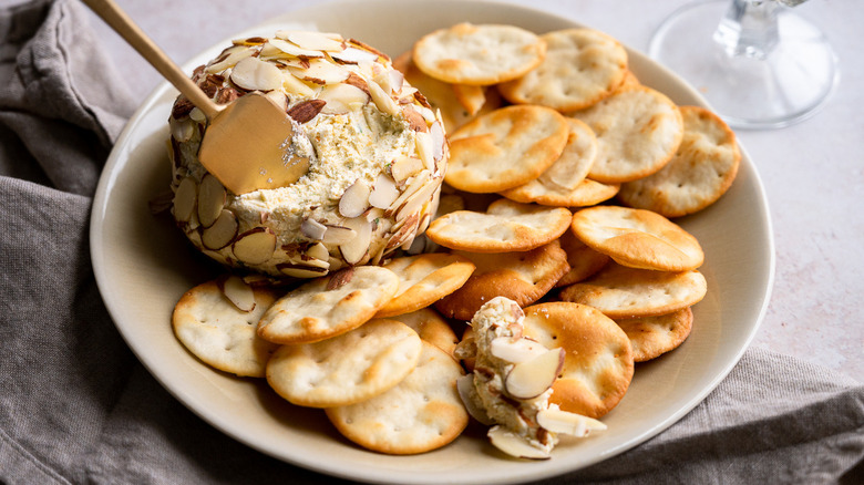 Bolita de Queso Cheddar Clásica: La Receta Irresistible para Tus Fiestas