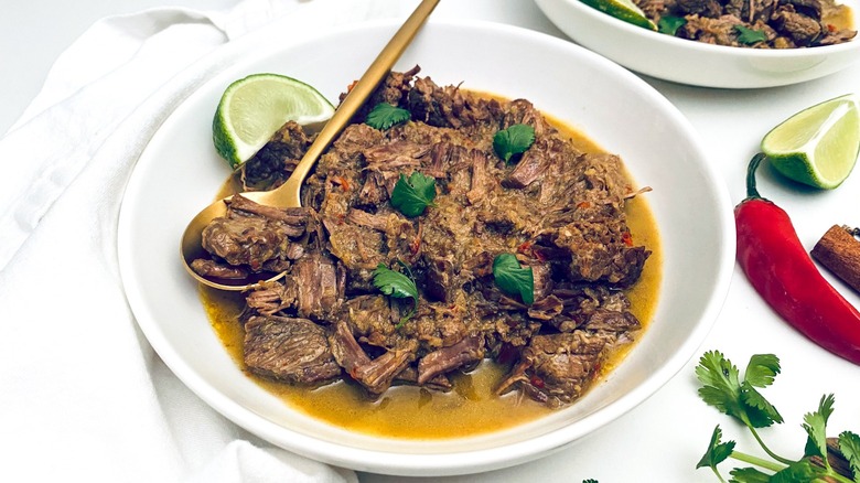 Brisket de Res al Estilo Rendang: Un Festín Malayo de Sabores Exóticos