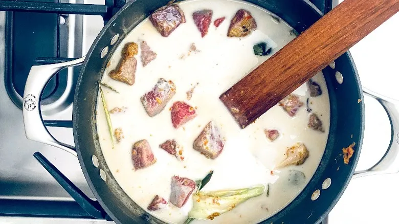 Brisket de Res al Estilo Rendang: Un Festín Malayo de Sabores Exóticos