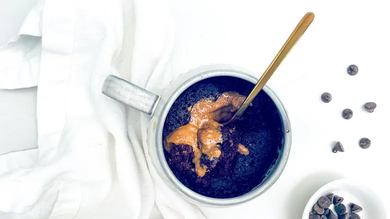 Brownie en Taza de Mantequilla de Almendras: Receta Fácil y Rápida para un Postre Individual Perfecto