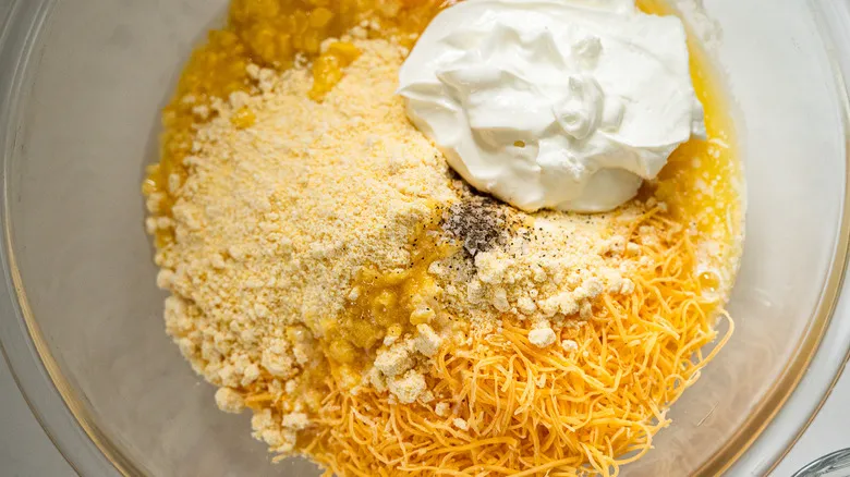 Cazuela de Elote con Queso Cremosa: Receta Fácil y el Acompañamiento Perfecto
