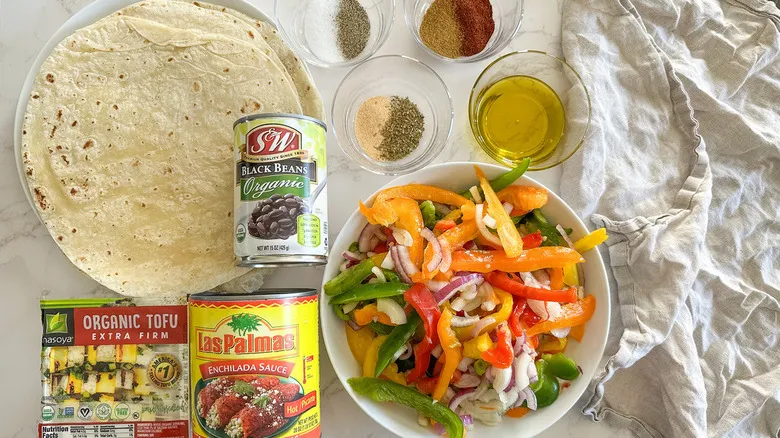 Cazuela de Enchiladas Veganas con Chorizo de Tofu: Sabor y Nutrición en Tu Mesa