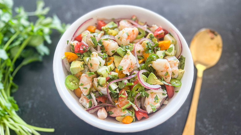 Ceviche de Camarones Fácil: Receta Rápida y Fresca para Cualquier Ocasión