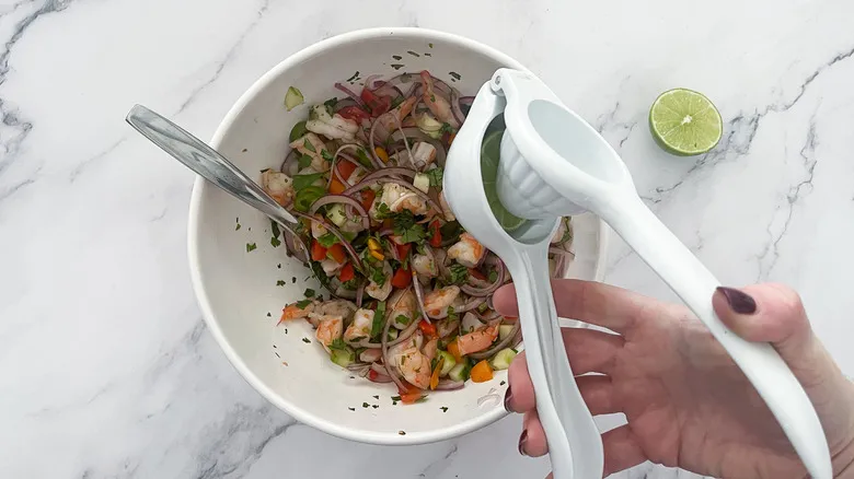 Ceviche de Camarones Fácil: Receta Rápida y Fresca para Cualquier Ocasión