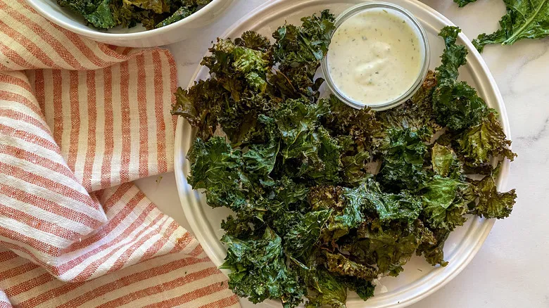 Chips de Kale Horneados: La Receta Saludable y Nutritiva para un Snack Perfecto