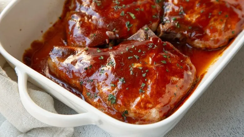 Chuletas de Cerdo BBQ al Horno: Receta Fácil y Jugosa para Deleitar a Todos