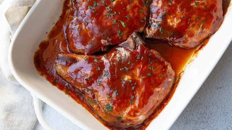 Chuletas de Cerdo BBQ al Horno: Receta Fácil y Jugosa para Deleitar a Todos