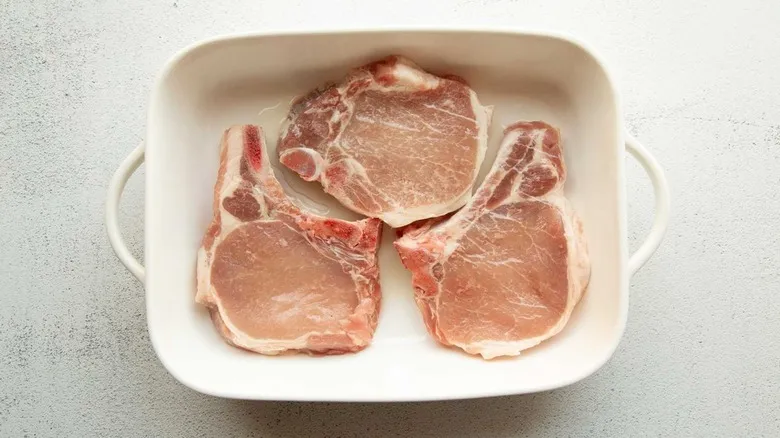 Chuletas de Cerdo BBQ al Horno: Receta Fácil y Jugosa para Deleitar a Todos