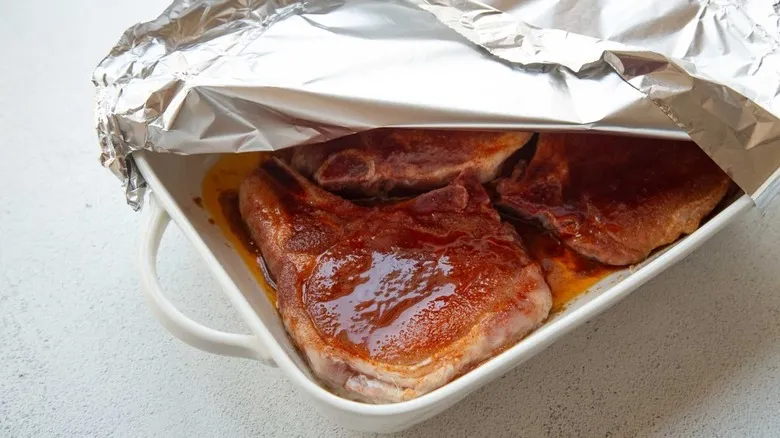 Chuletas de Cerdo BBQ al Horno: Receta Fácil y Jugosa para Deleitar a Todos