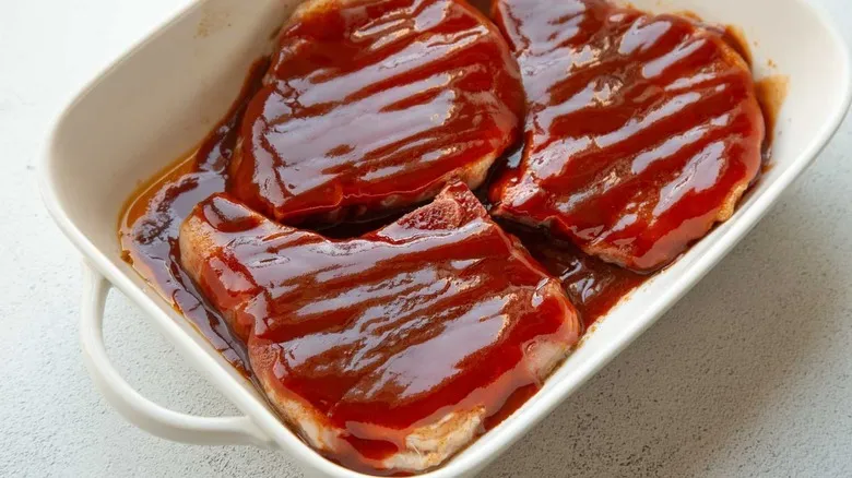 Chuletas de Cerdo BBQ al Horno: Receta Fácil y Jugosa para Deleitar a Todos