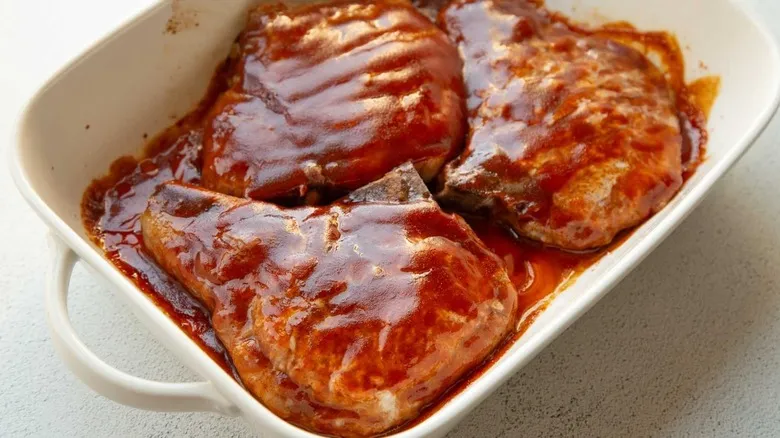 Chuletas de Cerdo BBQ al Horno: Receta Fácil y Jugosa para Deleitar a Todos