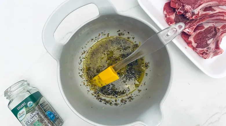 Chuletas de Cordero al Estilo Griego: Receta Fácil para un Sabor Inolvidable y Saludable