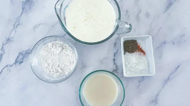 Cómo Preparar Salsa Country con Grasa de Tocino: Un Clásico del Desayuno Fácil y Rápido