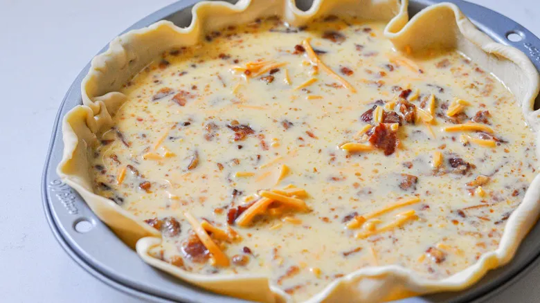 Cómo Preparar un Quiche de Tocino y Queso Cheddar: Receta Clásica y Fácil para el Desayuno