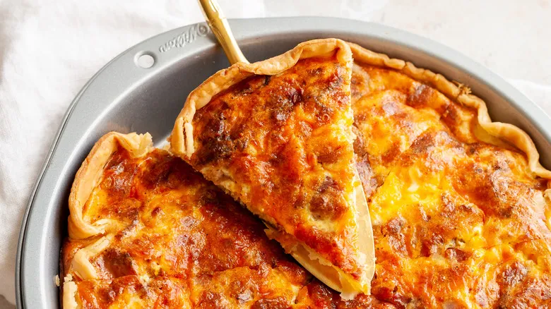 Cómo Preparar un Quiche de Tocino y Queso Cheddar: Receta Clásica y Fácil para el Desayuno