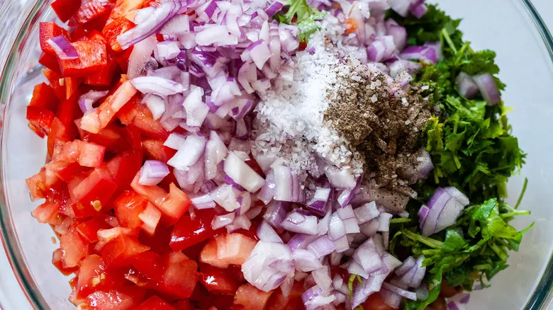 Cowboy Caviar: La Receta Fácil y Versátil para un Dip Fresco y Saludable