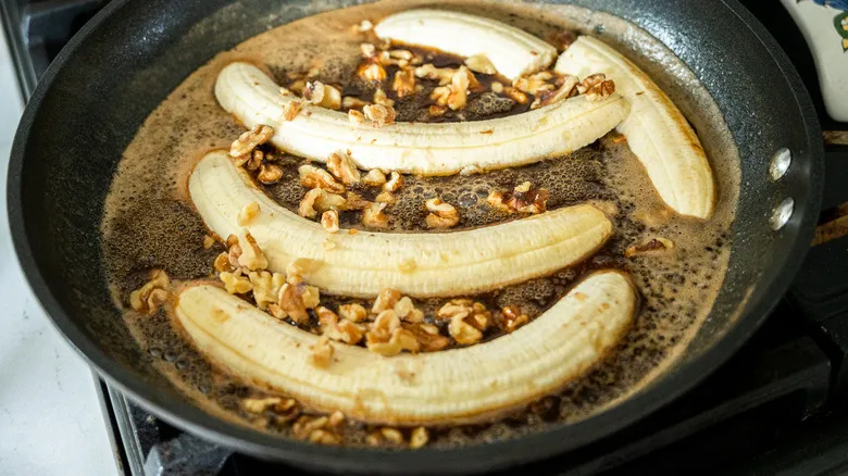 Bananas Foster con Nueces: Receta Fácil y Decadente para Postres Inolvidables