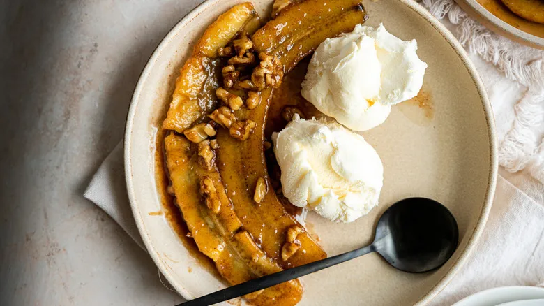 Bananas Foster con Nueces: Receta Fácil y Decadente para Postres Inolvidables