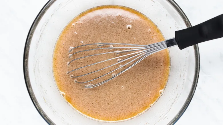 Dominando el Pastel de Nuez Pecana: La Receta Dulce y Pegajosa que Cautivará Paladares