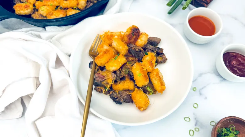 Dominando el Skillet: Bistec y Papas con Mantequilla de Ajo para Cualquier Ocasión