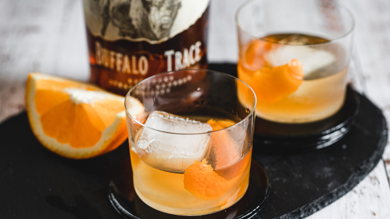 El Clásico Cóctel Old Fashioned: Historia, Receta y Preparación Paso a Paso