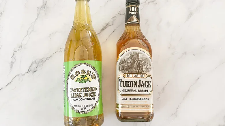 El Intenso Shot "Mordida de Serpiente": Despierta la Fiesta con Yukon Jack