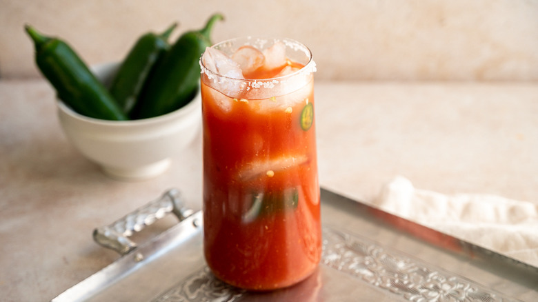 El Secreto del Bloody Mary Picante Perfecto: Receta y Consejos Esenciales para un Brunch Inolvidable