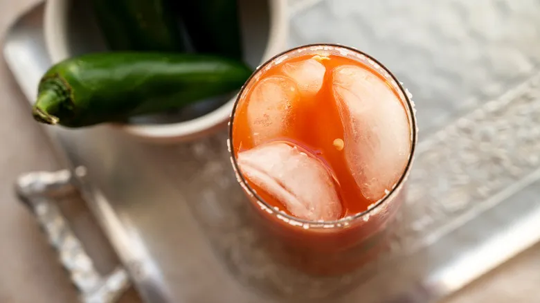 El Secreto del Bloody Mary Picante Perfecto: Receta y Consejos Esenciales para un Brunch Inolvidable