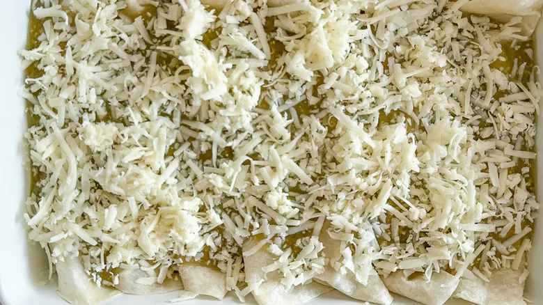 Enchiladas Verdes de Pollo con Salsa Verde: Receta Fácil para la Familia