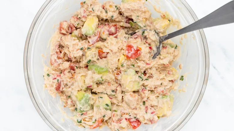 Ensalada de Cangrejo y Aguacate: La Receta Fresca y Saludable Perfecta