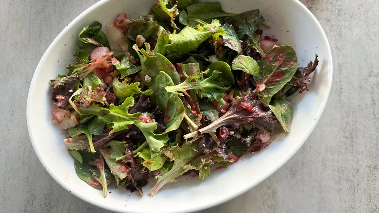 Ensalada de Otoño con Aderezo de Arándanos: Una Receta Evergreen para Sabores de Temporada