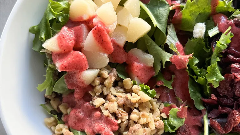 Ensalada de Otoño con Aderezo de Arándanos: Una Receta Evergreen para Sabores de Temporada