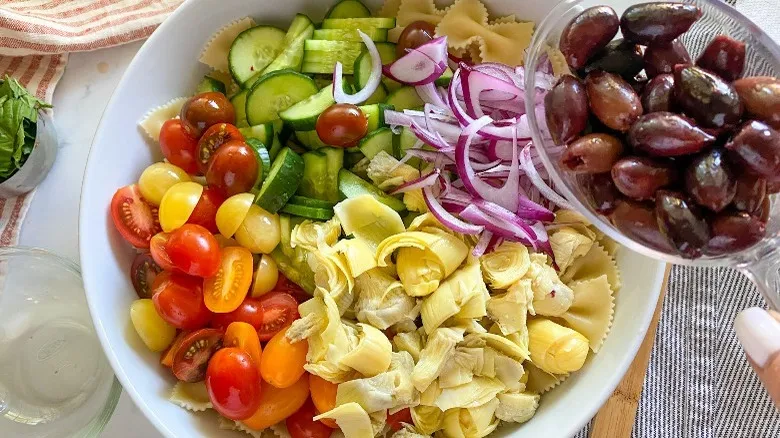 Ensalada de Pasta Mediterránea: Receta Fácil, Saludable y Versátil para Deleitar a Todos