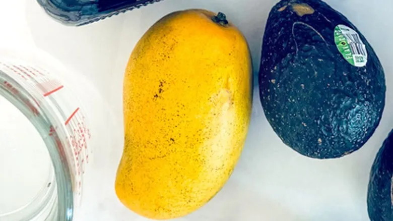 Ensalada de Quinoa, Mango y Aguacate: Receta Vegana Refrescante y Nutritiva