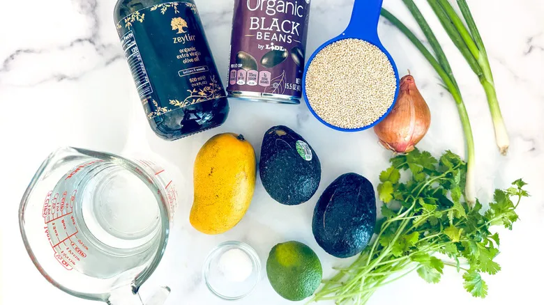 Ensalada de Quinoa, Mango y Aguacate: Receta Vegana Refrescante y Nutritiva