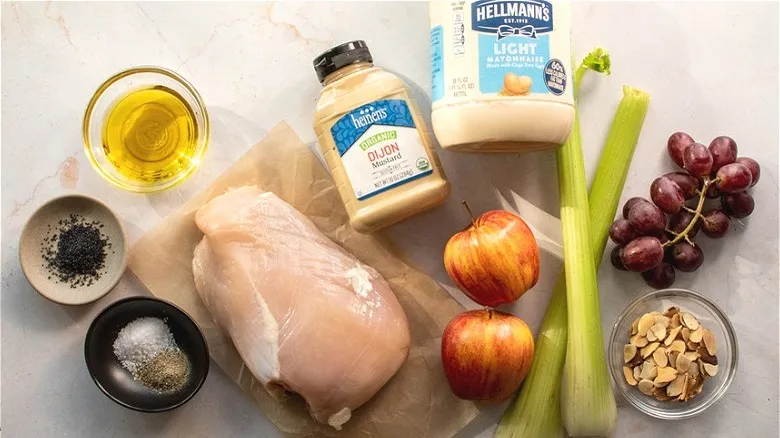 Ensalada Waldorf de Pollo: Un Clásico Versátil y Saludable para Tu Mesa