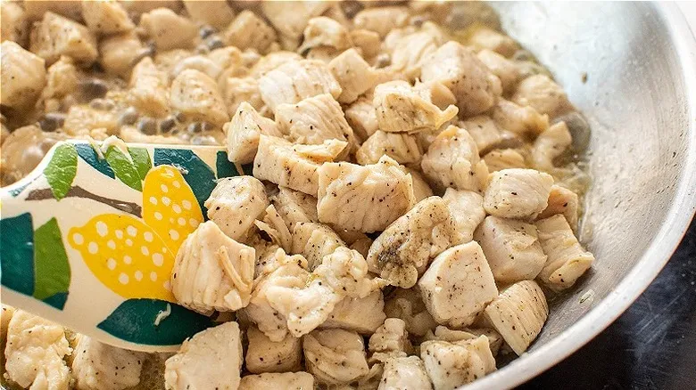 Ensalada Waldorf de Pollo: Un Clásico Versátil y Saludable para Tu Mesa