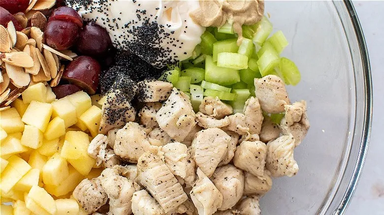 Ensalada Waldorf de Pollo: Un Clásico Versátil y Saludable para Tu Mesa